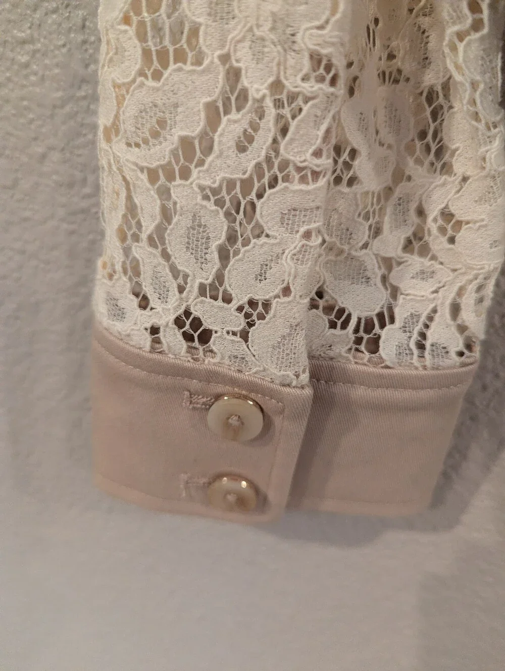 L'AGENCE Novelle Lace-Sleeve Cropped Trench Jacket Small Biscuit/Beige, Cream